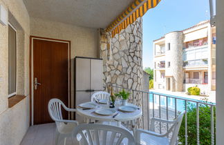 Photo 2 - 2 bedroom Apartment in Castelló d'Empúries with swimming pool and sea view