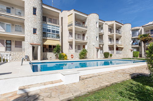 Photo 21 - 2 bedroom Apartment in Castelló d'Empúries with swimming pool and sea view