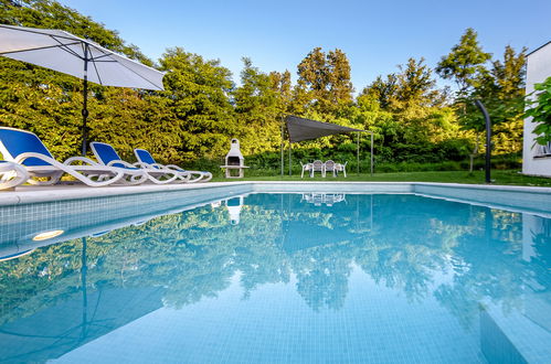 Photo 26 - Maison de 3 chambres à Raša avec piscine privée et jardin