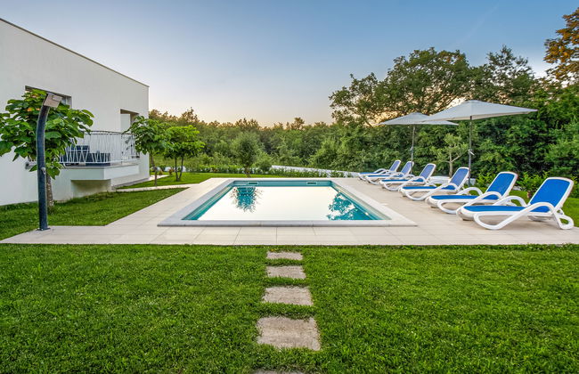 Casa de 4 quartos em Raša com piscina privada e jardim - Foto 31