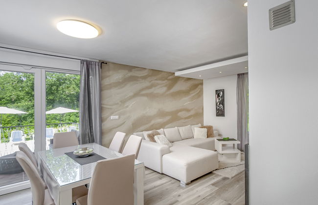 Casa de 4 quartos em Raša com piscina privada e jardim - Foto 3