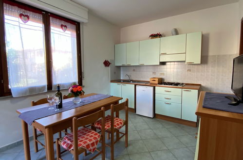 Foto 11 - Apartamento de 1 habitación en Rosignano Marittimo con jardín y vistas al mar