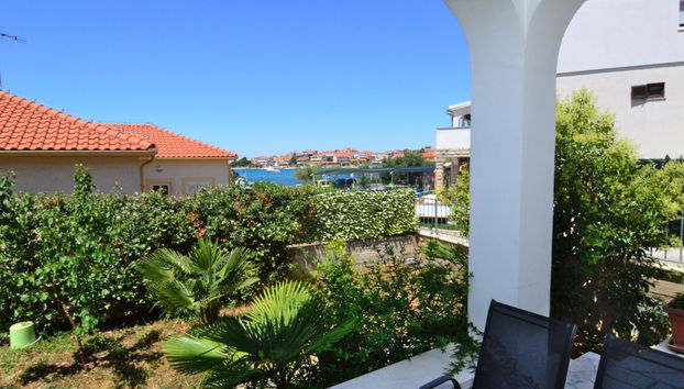 Apartment mit 2 Schlafzimmern in Sibenik mit schwimmbad und garten - Foto 3