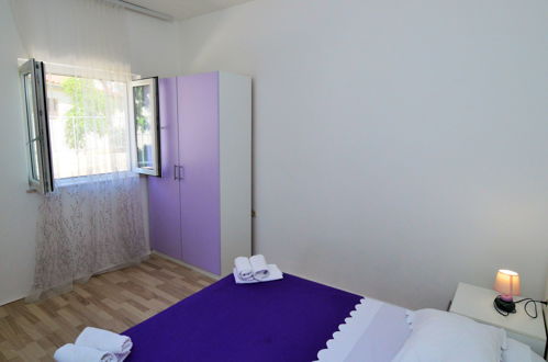 Foto 11 - Apartment mit 1 Schlafzimmer in Sibenik mit schwimmbad und blick aufs meer