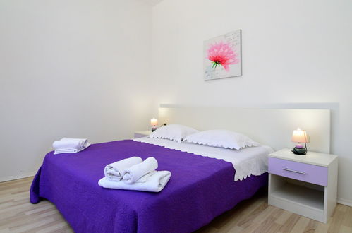 Foto 4 - Apartamento de 1 quarto em Sibenik com piscina e jardim