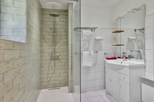 Foto 5 - Casa con 3 camere da letto a Coly-Saint-Amand con piscina privata e giardino