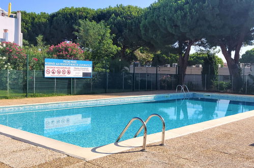 Foto 16 - Appartamento con 2 camere da letto a Le Grau-du-Roi con piscina e vista mare