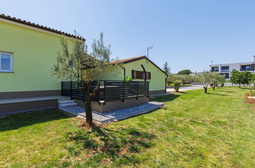 Photo 21 - Maison de 1 chambre à Fažana avec jardin et terrasse