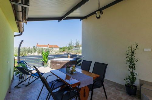 Photo 19 - Maison de 1 chambre à Fažana avec jardin et terrasse