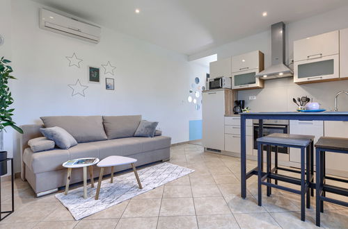 Photo 9 - Maison de 1 chambre à Fažana avec jardin et terrasse