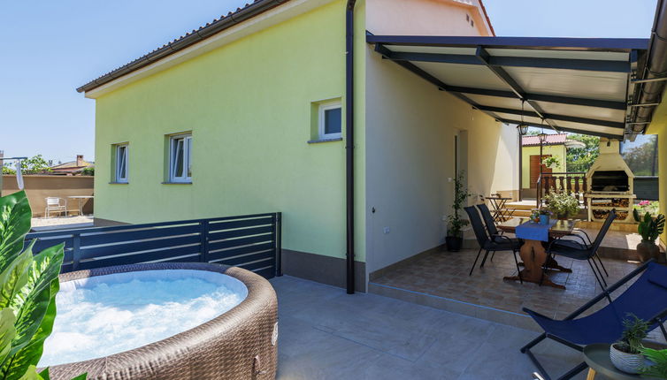 Photo 1 - Maison de 1 chambre à Fažana avec jardin et terrasse