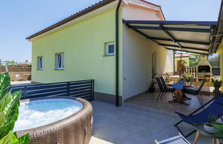 Photo 1 - Maison de 1 chambre à Fažana avec jardin et terrasse
