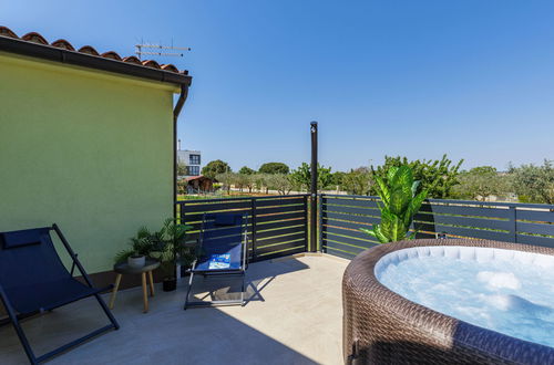 Photo 2 - Maison de 1 chambre à Fažana avec jardin et terrasse
