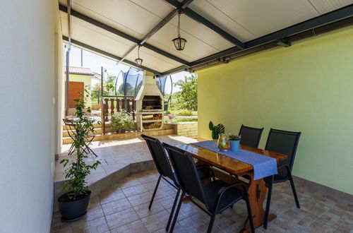 Photo 20 - Maison de 1 chambre à Fažana avec jardin et terrasse