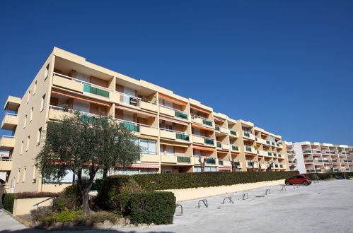 Foto 5 - Apartamento en Bormes-les-Mimosas con jardín