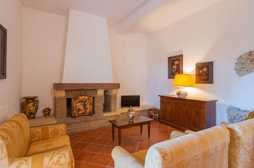 Photo 10 - 4 bedroom House in Tortoreto with private pool and garden