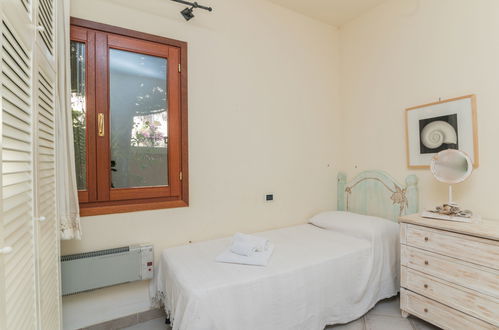 Foto 13 - Appartamento con 2 camere da letto a Golfo Aranci con piscina e giardino