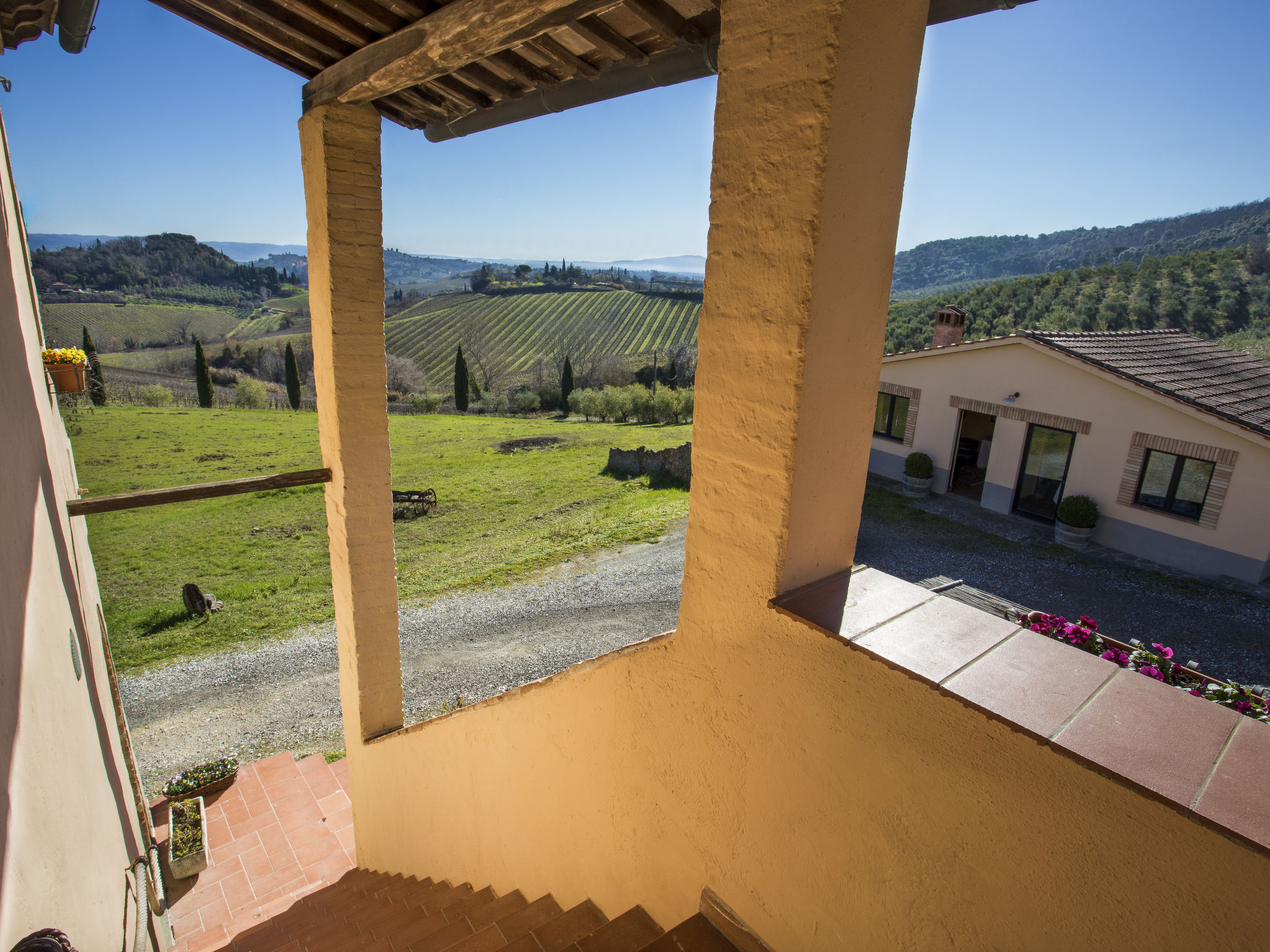 Foto 6 - Appartamento con 2 camere da letto a San Gimignano con piscina e giardino