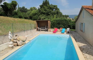 Foto 2 - Casa con 3 camere da letto a Saint-Paul-en-Forêt con piscina privata e terrazza