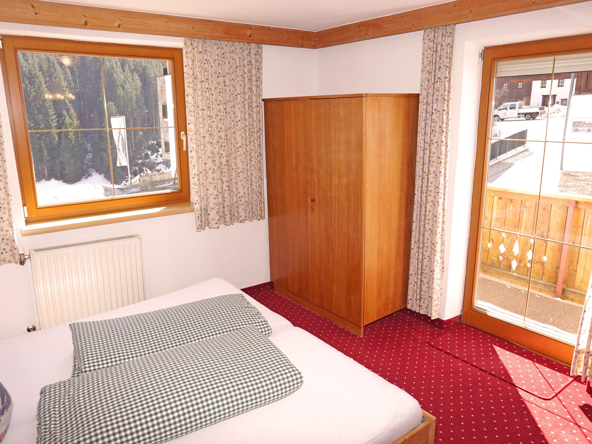 Foto 10 - Appartamento con 3 camere da letto a Kappl con sauna e vista sulle montagne
