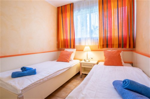 Foto 18 - Appartamento con 3 camere da letto a Sainte-Maxime con piscina e vista mare
