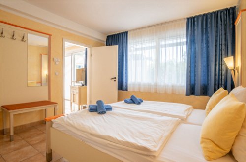 Foto 13 - Apartamento de 3 habitaciones en Sainte-Maxime con piscina y vistas al mar