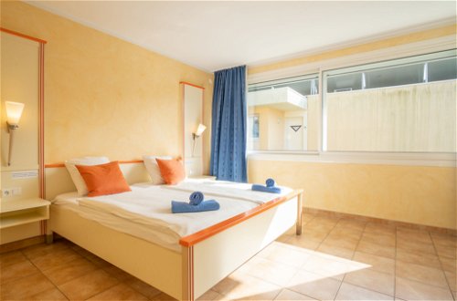 Foto 14 - Apartment mit 3 Schlafzimmern in Sainte-Maxime mit schwimmbad und blick aufs meer