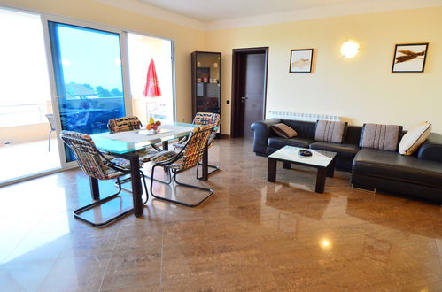 Foto 7 - Apartamento de 2 quartos em Opatija com piscina e vistas do mar