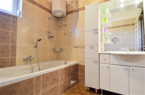 Foto 9 - Appartamento con 2 camere da letto a Opatija con piscina e vista mare
