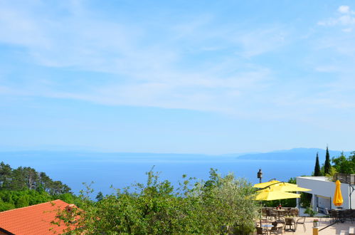 Photo 2 - Appartement de 2 chambres à Opatija avec piscine et jardin