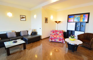 Foto 3 - Apartamento de 2 quartos em Opatija com piscina e jardim