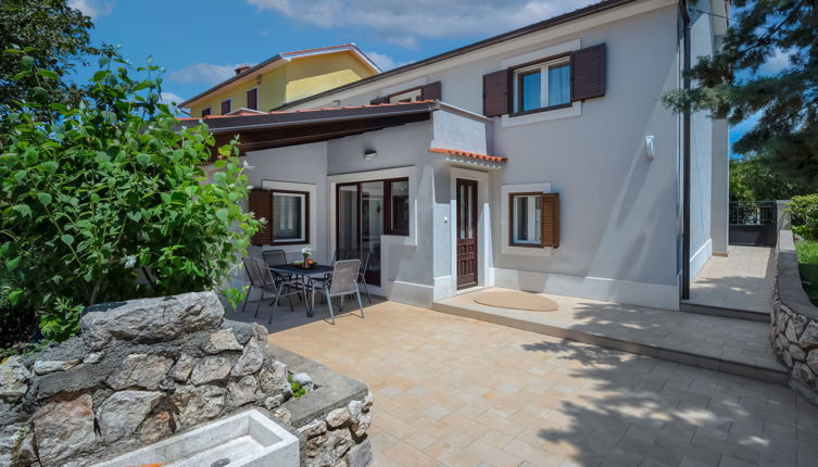 Photo 1 - Maison de 2 chambres à Dobrinj avec terrasse et vues à la mer