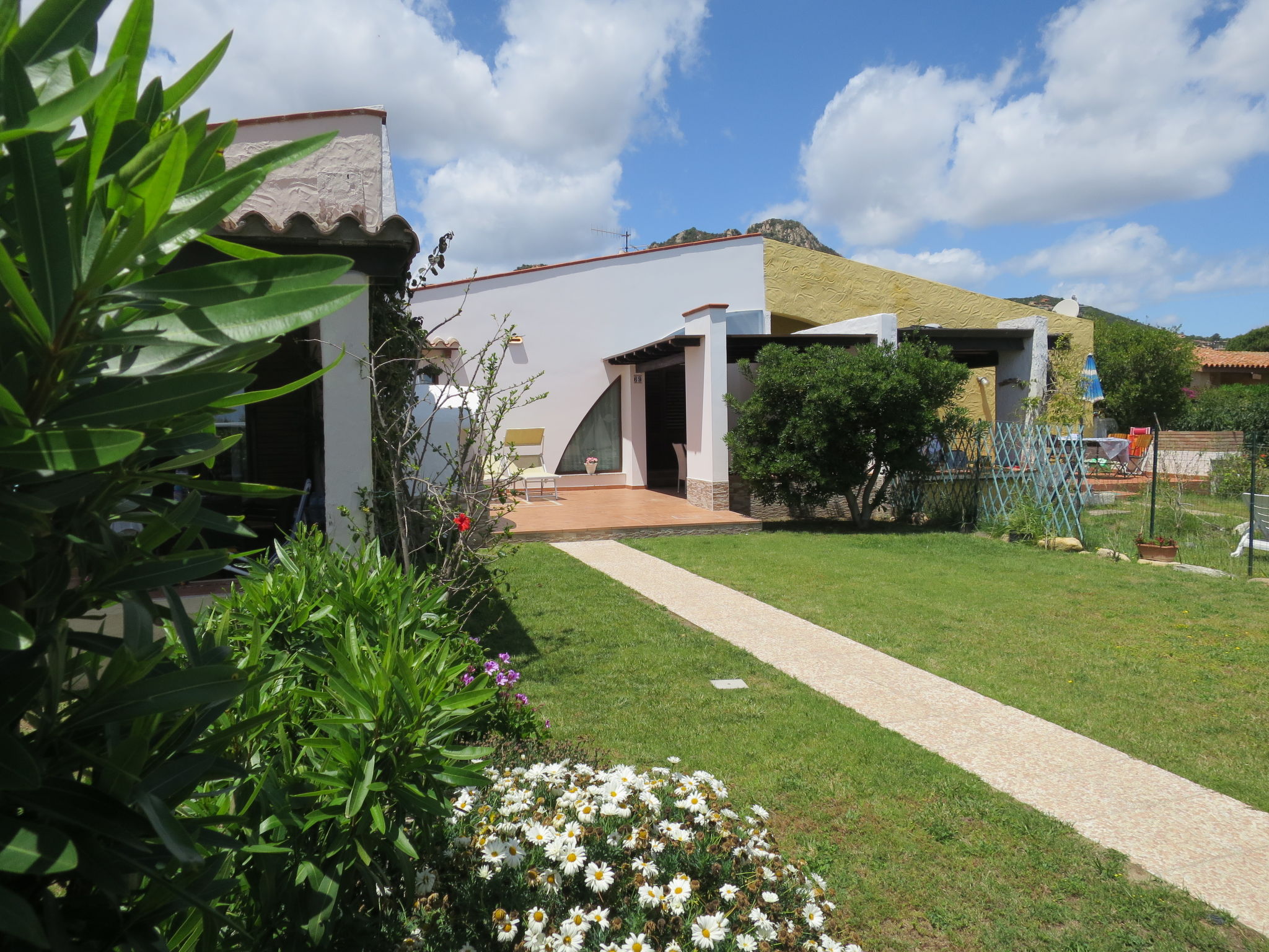 Foto 1 - Casa de 3 habitaciones en Muravera con jardín y vistas al mar