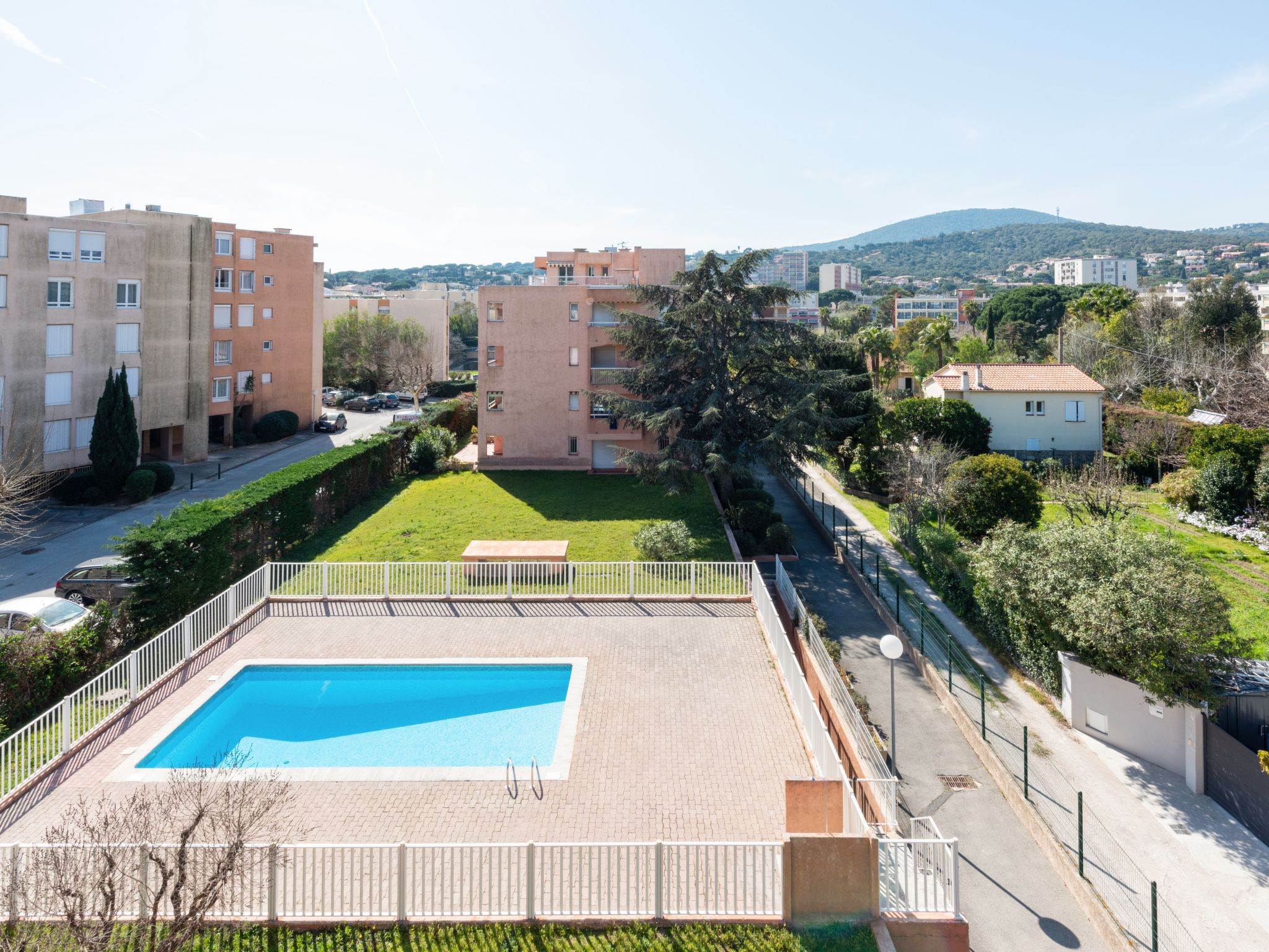Foto 11 - Apartamento de 1 habitación en Sainte-Maxime con piscina y vistas al mar