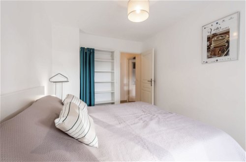 Foto 12 - Appartamento con 1 camera da letto a Cavalaire-sur-Mer con piscina e vista mare