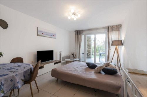 Foto 8 - Appartamento con 1 camera da letto a Cavalaire-sur-Mer con piscina e vista mare