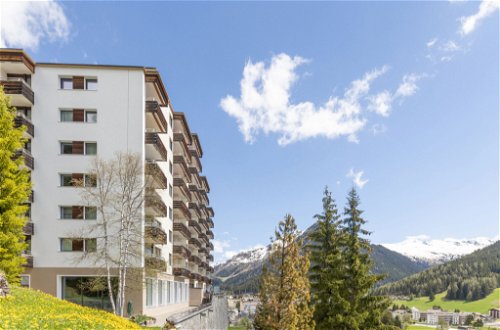 Foto 39 - Apartment mit 1 Schlafzimmer in Davos mit schwimmbad und blick auf die berge