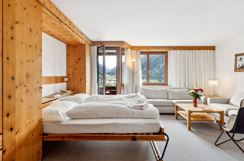 Foto 4 - Apartment mit 1 Schlafzimmer in Davos mit schwimmbad und blick auf die berge