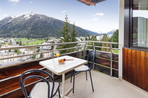Foto 32 - Apartment mit 1 Schlafzimmer in Davos mit schwimmbad und blick auf die berge