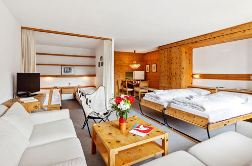 Foto 3 - Apartment mit 1 Schlafzimmer in Davos mit schwimmbad und blick auf die berge