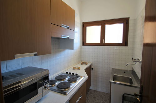 Foto 10 - Apartamento em Brezzo di Bedero com piscina e jardim