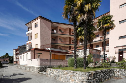 Foto 2 - Appartamento a Brezzo di Bedero con piscina e giardino