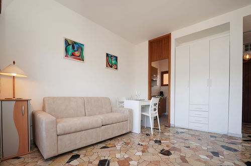 Foto 7 - Appartamento a Brezzo di Bedero con piscina e giardino
