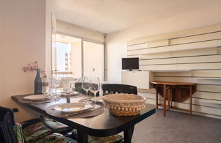 Foto 2 - Appartamento con 2 camere da letto a Canet-en-Roussillon con vista mare