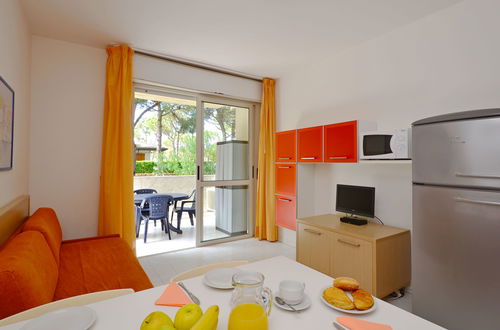 Photo 30 - 1 bedroom Apartment in Lignano Sabbiadoro with swimming pool and garden