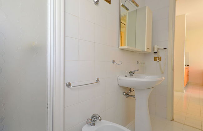 Apartamento de 2 quartos em Lignano Sabbiadoro com piscina e jardim - Foto 22