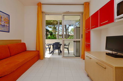 Photo 28 - 1 bedroom Apartment in Lignano Sabbiadoro with swimming pool and garden