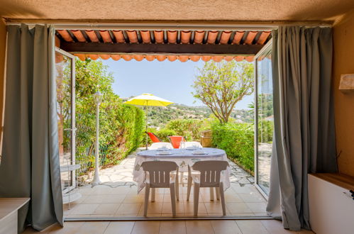 Photo 11 - Appartement de 1 chambre à Roquebrune-sur-Argens avec piscine et jardin