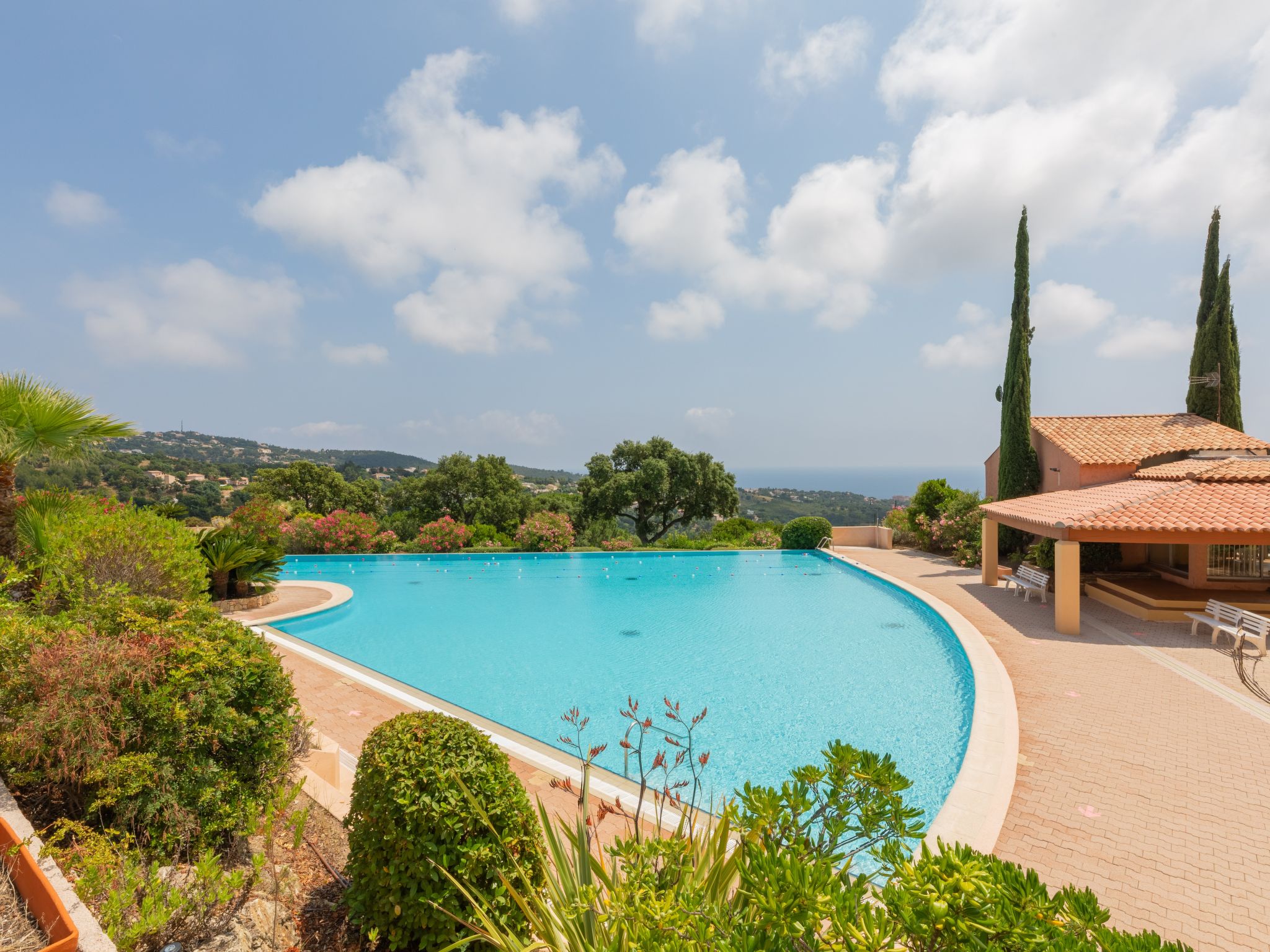 Foto 22 - Apartment mit 1 Schlafzimmer in Roquebrune-sur-Argens mit schwimmbad und blick aufs meer