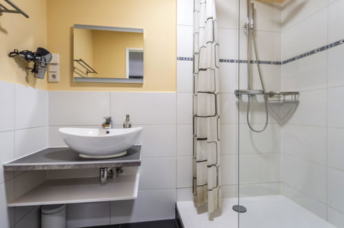 Foto 15 - Apartment mit 1 Schlafzimmer in Agde mit schwimmbad und blick aufs meer